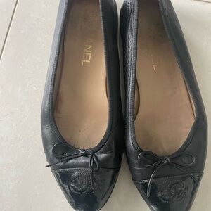 CHANEL Black Leather Flats with Bow Detail